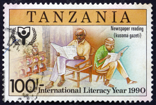 Postage stamp Tanzania 1991 Reading newspapers