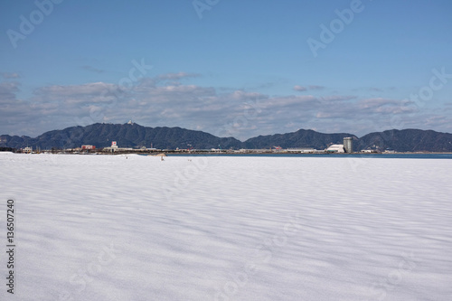 境港市の雪原となった砂浜
