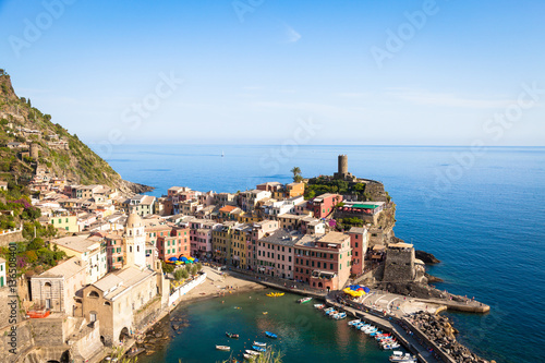 Fototapeta Naklejka Na Ścianę i Meble -  Vernazza in Cinque Terre, Italy - Summer 2016 - view from the hi