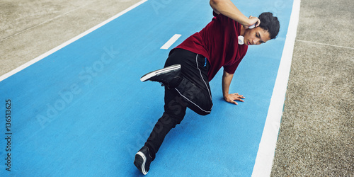 Breakdance Teenager Style Movement Hiphop Concept © Rawpixel.com