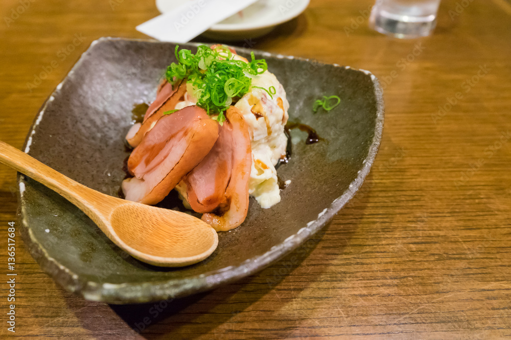 Mustard sauce and roasted ham