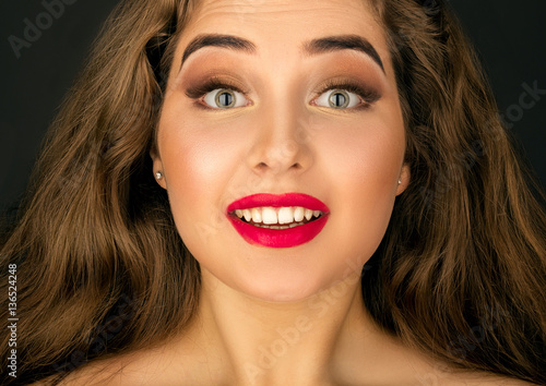 Картината върху платно Portrait of brown-haired surprised