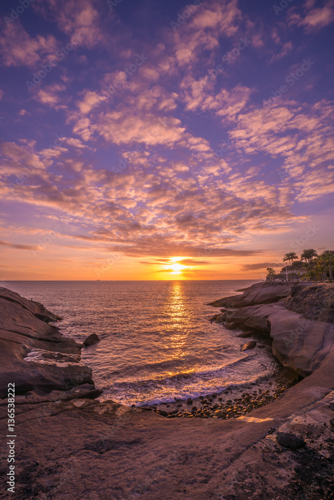 Obraz premium Beautiful sunset on the sea
