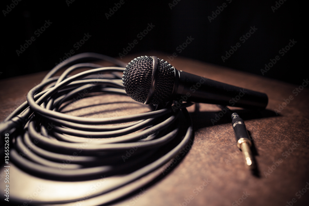Obraz premium Microphone and cables