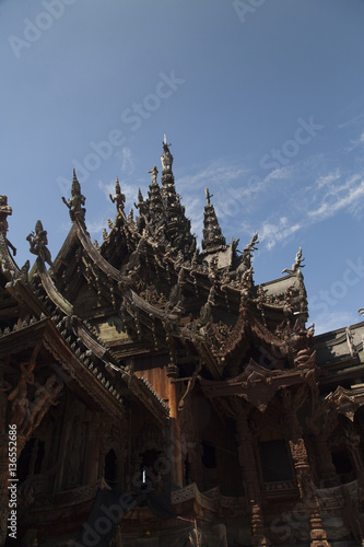 Beautiful Buddhist temple © selezenj