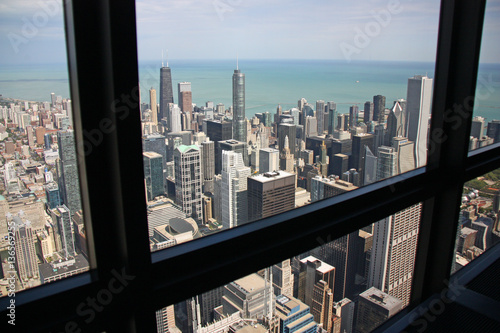 Gratte-ciel    Chicago sur fond de lac Michigan  USA