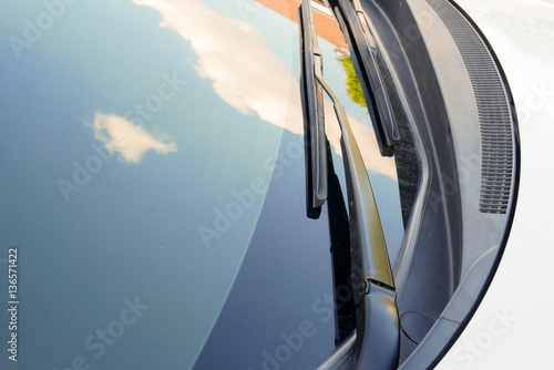 windshield wipers of a white car 