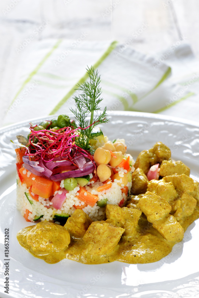 couscous con spezzatino di pollo speziato couscous con spezzatino di pollo speziato
