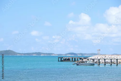 Obraz Ładny widok bridżowy i błękitny morze, Tajlandia.