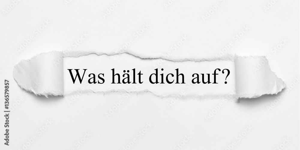 Obraz premium Was hält dich auf? auf weißen gerissenen Papier