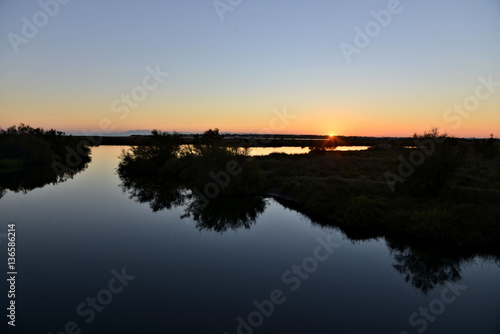 coucher de soleil sur les salins