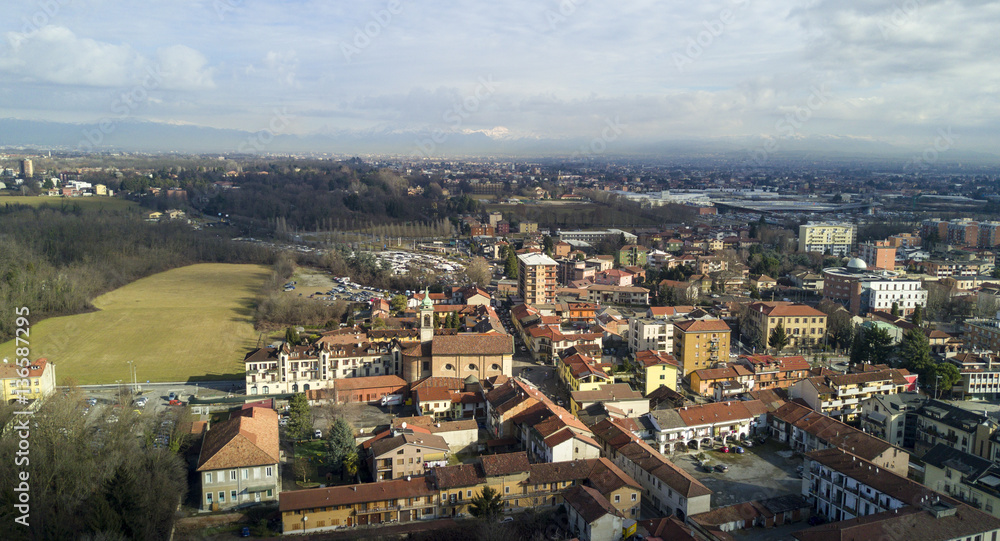 Limbiate vista aerea, Comune di Limbiate, chiesa, abitazioni strade e vie del centro. Italia