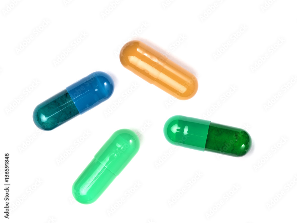 Pastillas medicinales sobre fondo blanco Pastillas medicinales sobre fondo blanco