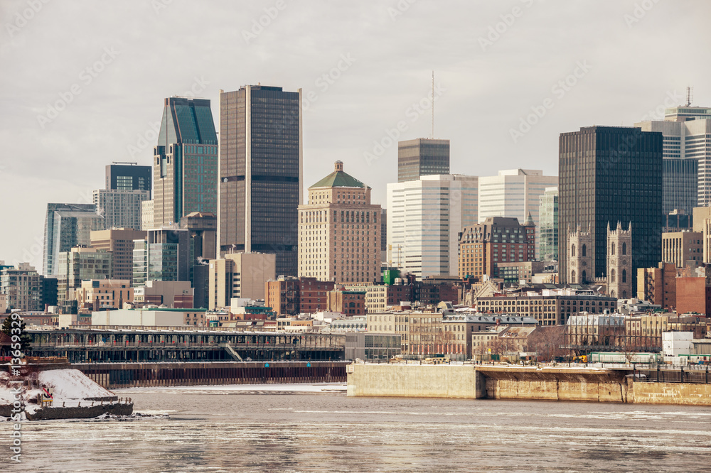 Obraz premium Montreal Skyline in winter from Jean Drapeau island (2017)