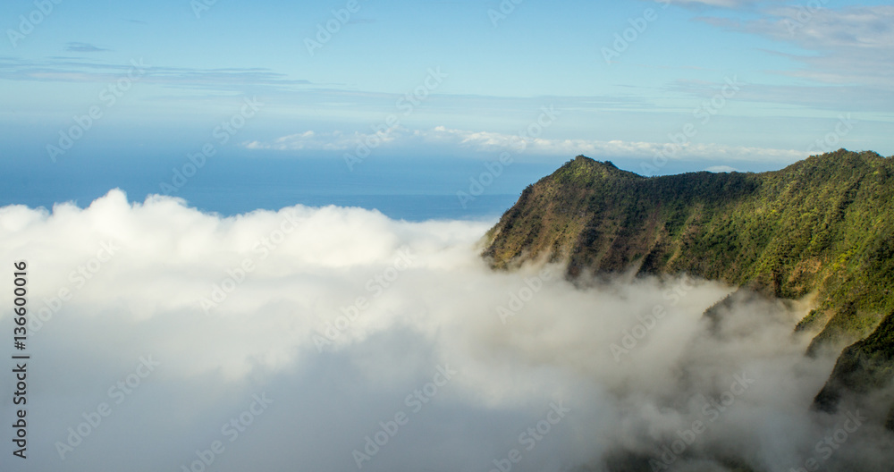 Obraz premium Mountain Peak Above Cloud Level