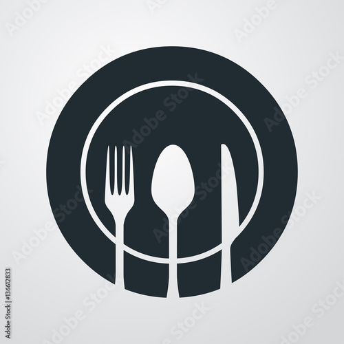 Icono plano plato y cubiertos sobre fondo degradado gris