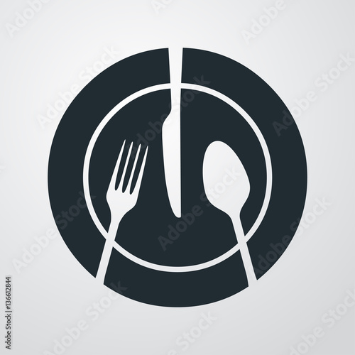 Icono plano plato y cubiertos sobre fondo degradado gris