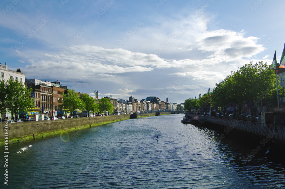 Fototapeta premium Liffey river crosses Dublin city, cloudy wheather