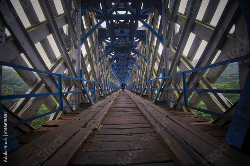 Fototapeta Naklejka Na Ścianę i Meble -  Run at The Bridge