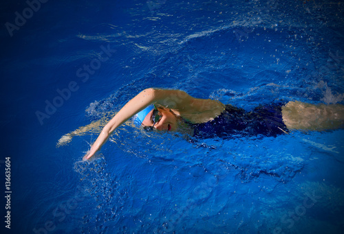 Young woman swimmer © Boris Riaposov