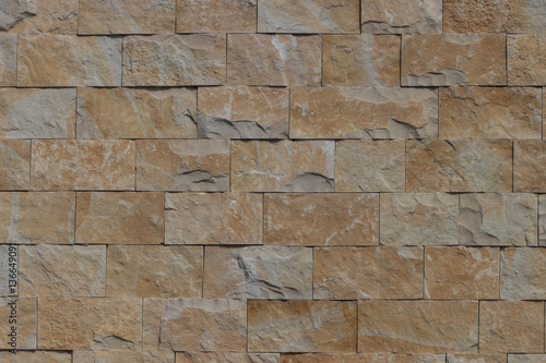 Bruchsteinmauer ohne Fugen, Kalkstein, braun, grau