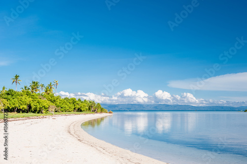 Fototapeta Naklejka Na Ścianę i Meble -  Beautiful beach on tropical island