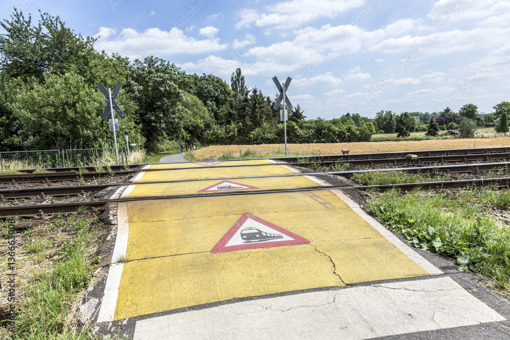 Fototapeta premium train warning sign at a railroad crossing