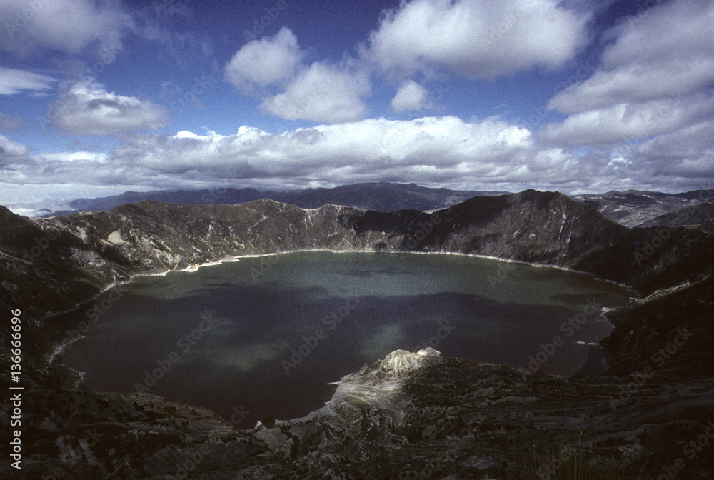 Lac salé du volcan Quilotoa / Equateur