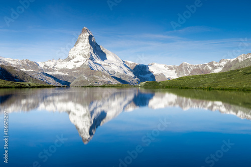 Stellisee und Matterhorn in der Schweiz