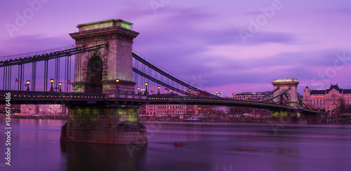 Canvas Print Chain Bridge at twilight