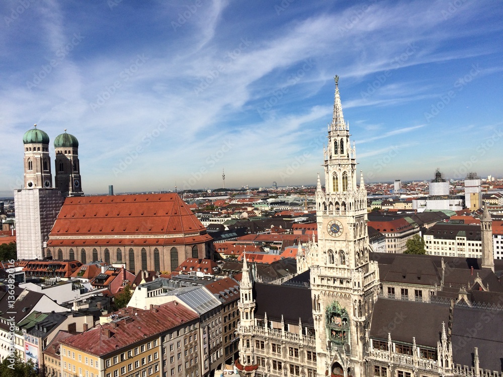 Naklejka premium Munich town hall and Frauenkirche