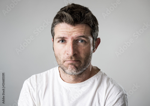 Foto man with blue eyes sad and depressed looking lonely and suffering depression fee