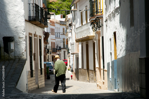 Narrow Street - Setenil de las Bodegas - Spain © Adwo