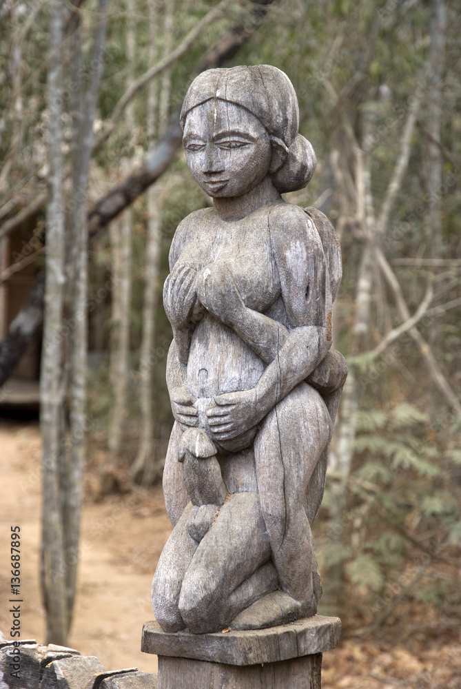 Statue de la fertilité / Parc National de Kirindy / Madagascar