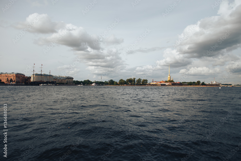 Нева с видом на Петропавловскую крепость