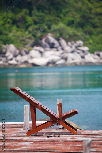 Tableau sur toile transat qu bord d'un lac sur un ponton