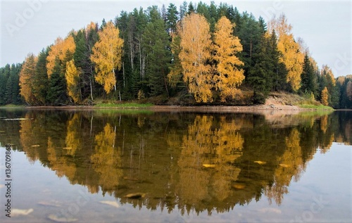 озеро с прозрачной водой