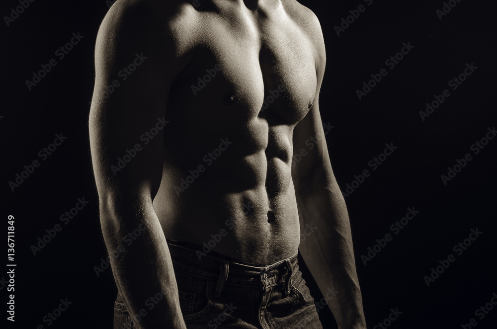 Fototapeta premium РУССКИЙ красивый пресскрасивый пресс молодого мужчины31 / 10000 АНГЛИЙСКИЙ Перевести вGoogleBing beautiful abs young men