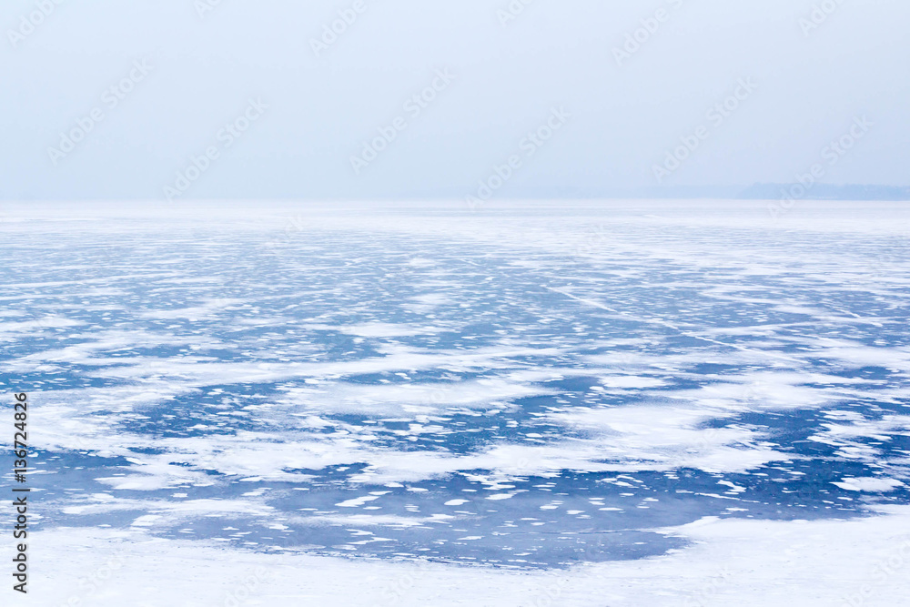 Fototapeta premium Frozen lake on a winter day