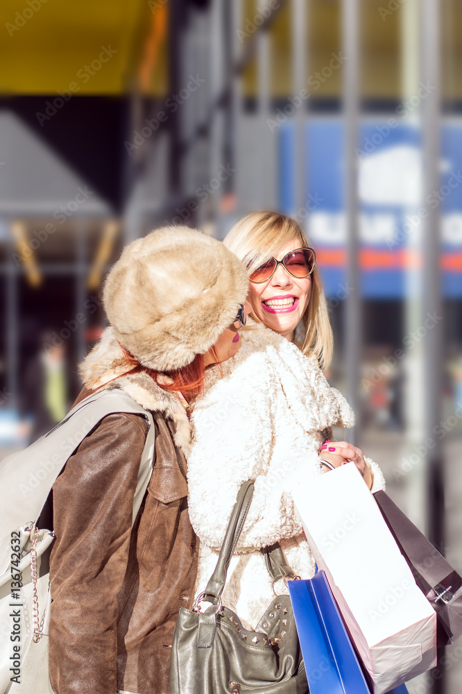 Obraz premium Middle age woman walking and enjoy in shopping .Colored photo