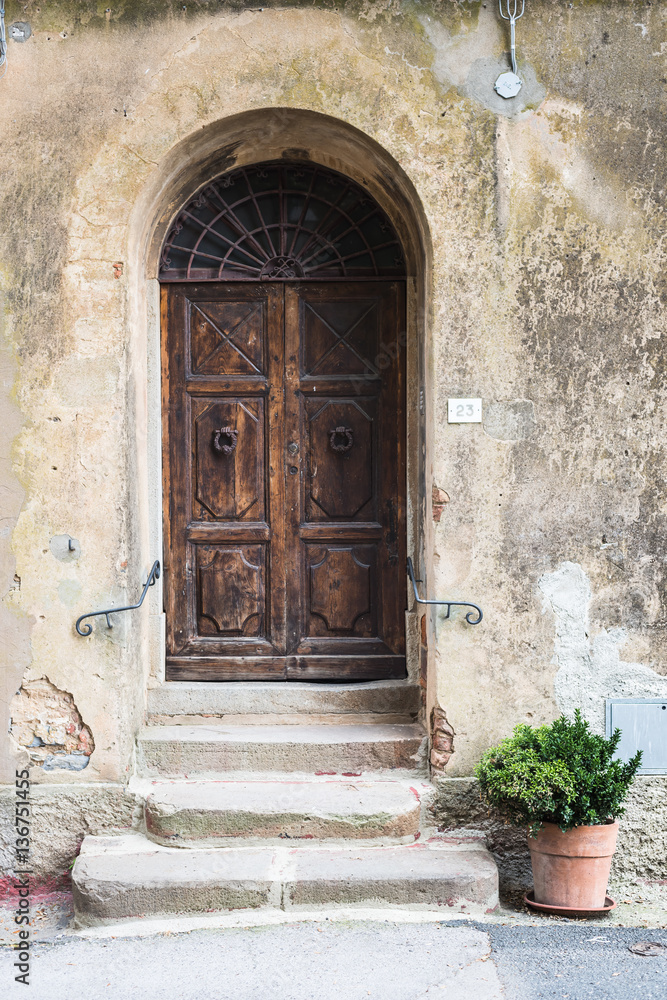 portes de Toscane