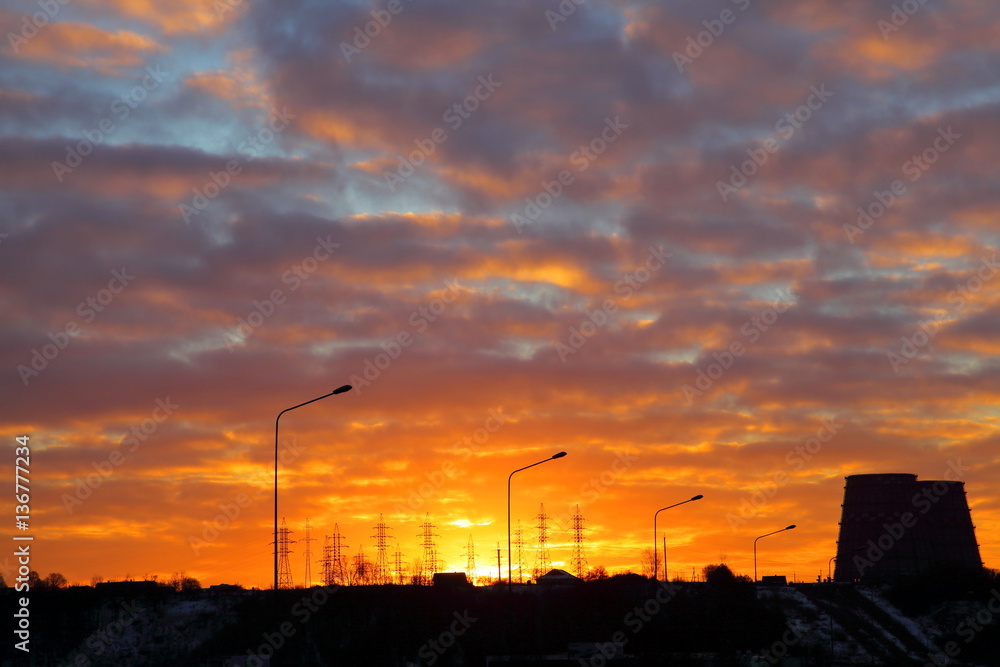 Naklejka premium Electrical transmission line in the sunset background