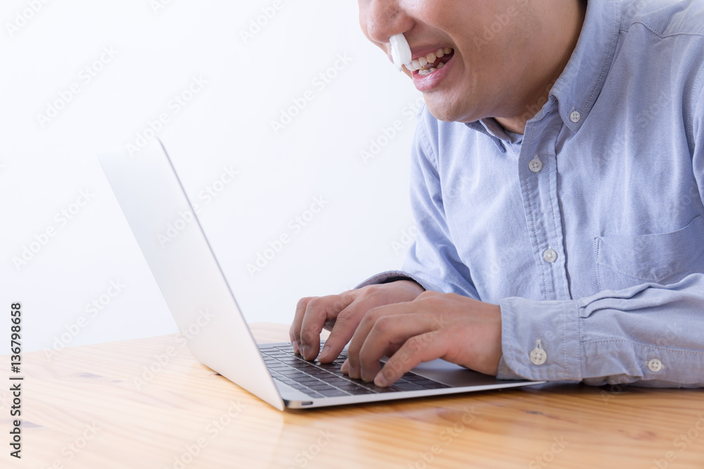 Fototapeta premium 男性 鼻血