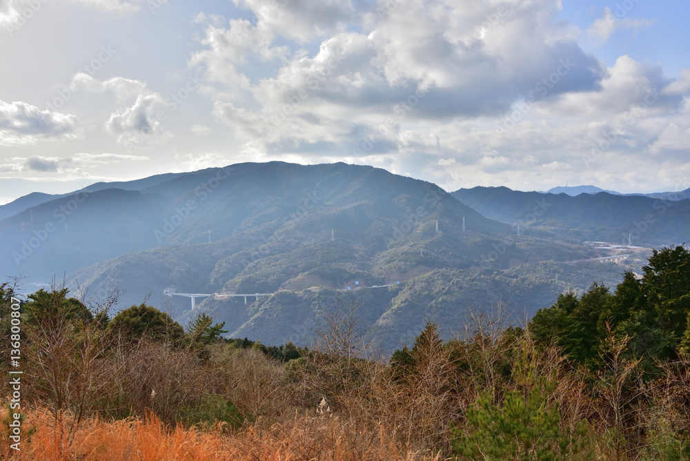 林道郷原野呂山線から見た東広島呉道(2017年2月)