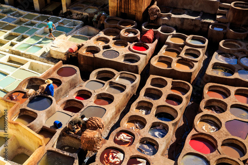 Bild auf Leinwand Leather dying in a traditional tannery in Fes, Morocco