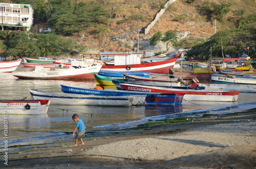 Botes en el mar ubicados en Taganga, Colombia photo