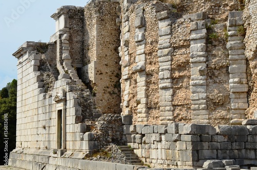 Wallpaper Mural Socle et vestiges du Trophée des Alpes, La Turbie France Torontodigital.ca