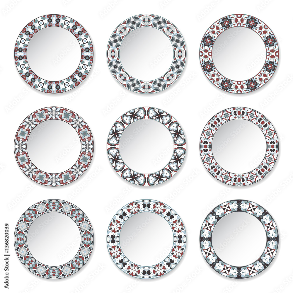 Set of decorative plates