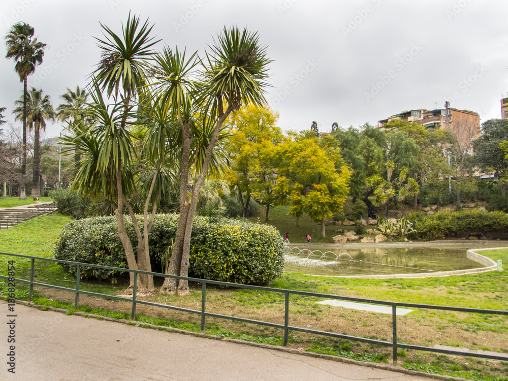 Fototapeta premium Parque de la guineueta en Barcelona,Cataluña, España