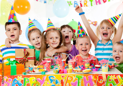 Obraz na płótnie Happy kids birthday w salonie